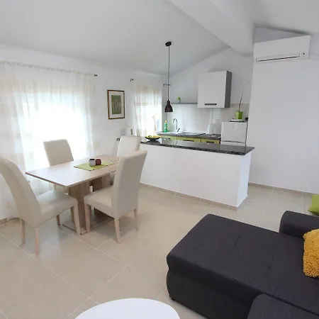 Charmantes Mit Moderner Einrichtung Nur 300 Meter Ins Zentrum Von