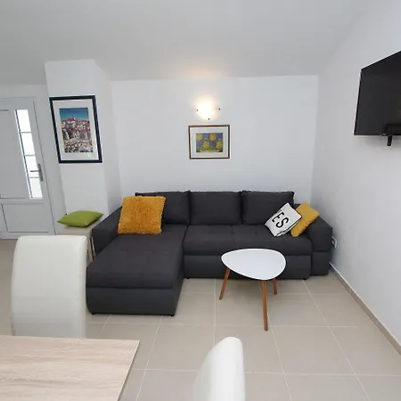 Apartamento Charmantes Mit Moderner Einrichtung Nur 300 Meter Ins Zentrum Von *