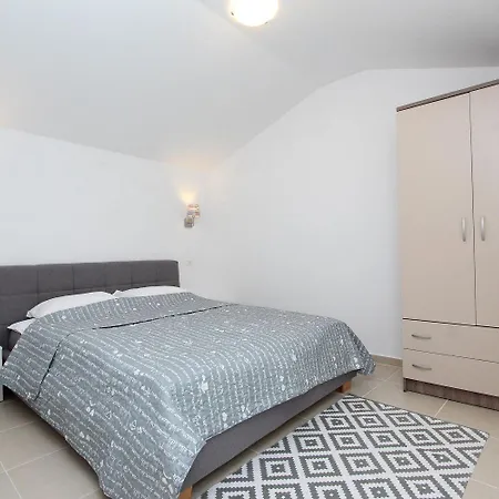 Apartment Charmantes Mit Moderner Einrichtung Nur 300 Meter Ins Zentrum Von