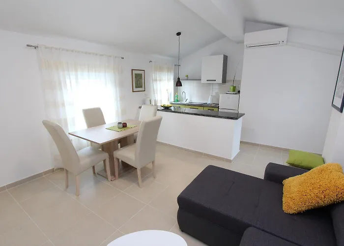 Charmantes Mit Moderner Einrichtung Nur 300 Meter Ins Zentrum Von