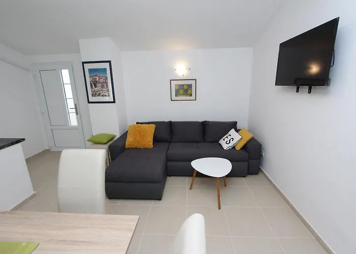 Apartamento Charmantes Mit Moderner Einrichtung Nur 300 Meter Ins Zentrum Von *