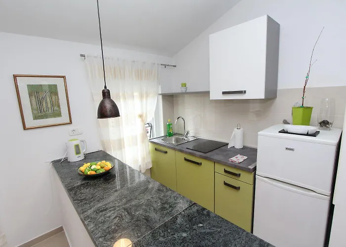 Charmantes Mit Moderner Einrichtung Nur 300 Meter Ins Zentrum Von Rovinj