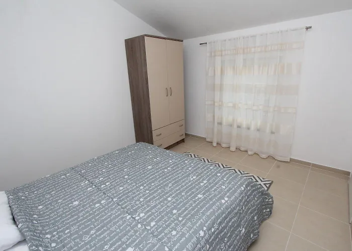 Charmantes Mit Moderner Einrichtung Nur 300 Meter Ins Zentrum Von Apartamento