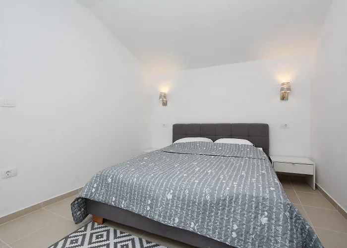 Charmantes Mit Moderner Einrichtung Nur 300 Meter Ins Zentrum Von