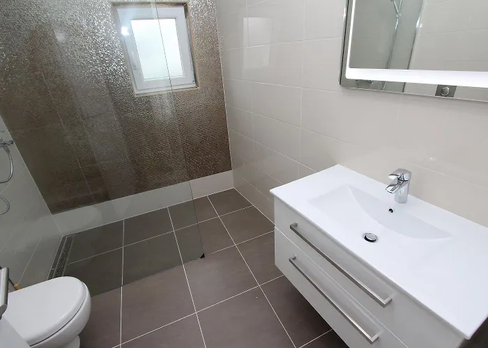 Charmantes Mit Moderner Einrichtung Nur 300 Meter Ins Zentrum Von