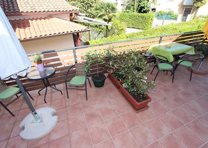 Apartamento Charmantes Mit Moderner Einrichtung Nur 300 Meter Ins Zentrum Von *